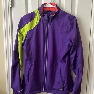 Brooks women’s waterproof light weight running jacket